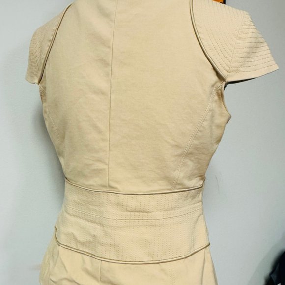 Marciano Blazer Women 10 Tan Deep V Zip Front Gold Studs Cap Sleeves Peplum Back - Picture 2 of 12